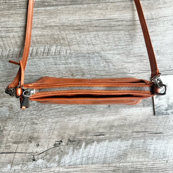 NWT HOBO Convertible Crossbody Clutch - Picture 15 of 16